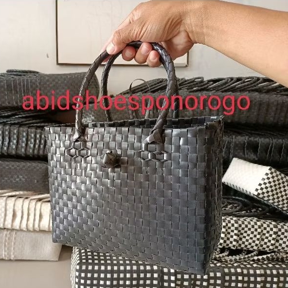 Grosir tas anyaman plastik | tas anyaman hitam polos | tas souvenir hajatan lahiran