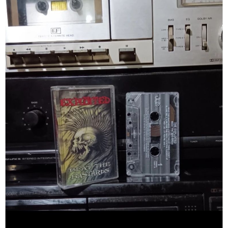 KASET THE EXPLOITED - Beat The Bastards