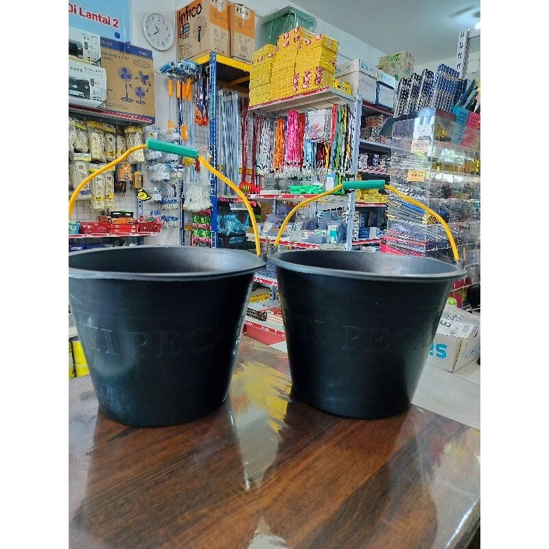 Ember Cor Plastik Hitam 18 Liter