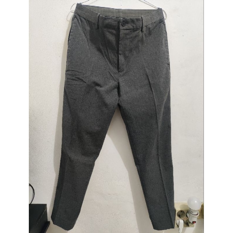 Celana Bahan Uniqlo Abu-Abu Murah