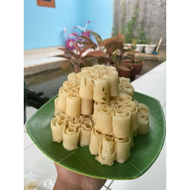 

Saroja/Seroja Kembang Goyang Asin dan Manis Snack Khas Tasikmalaya