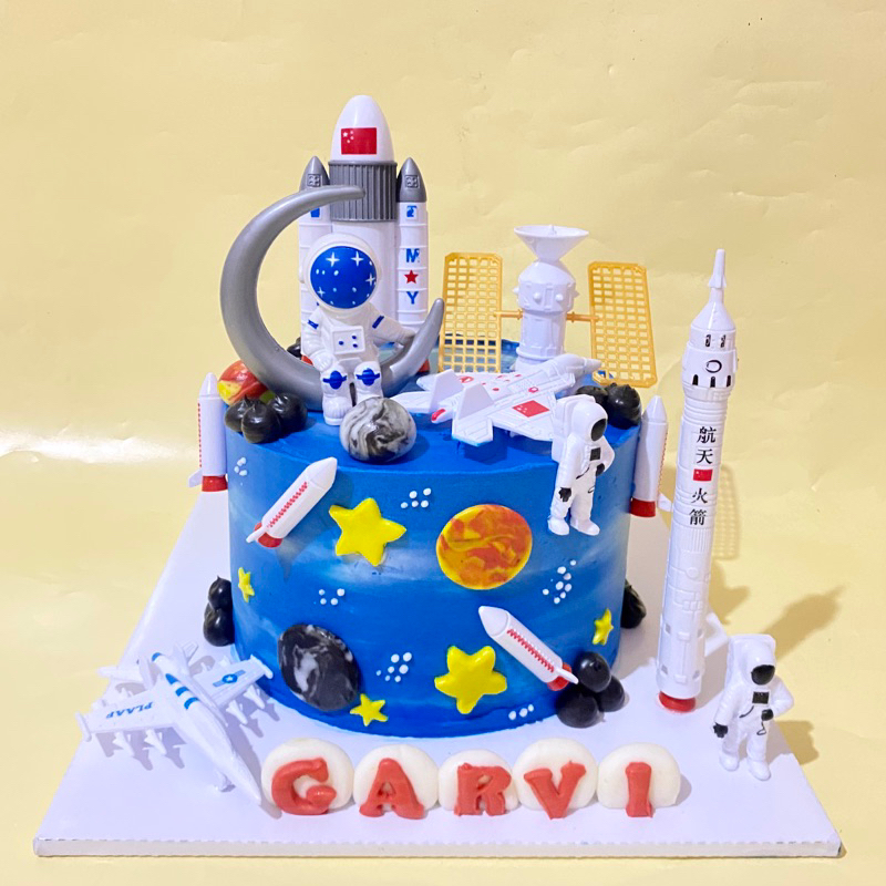 

cake astronot /cake karakter/kuetart ulang tahun/kue anak/kue tart surabaya /tart astronot