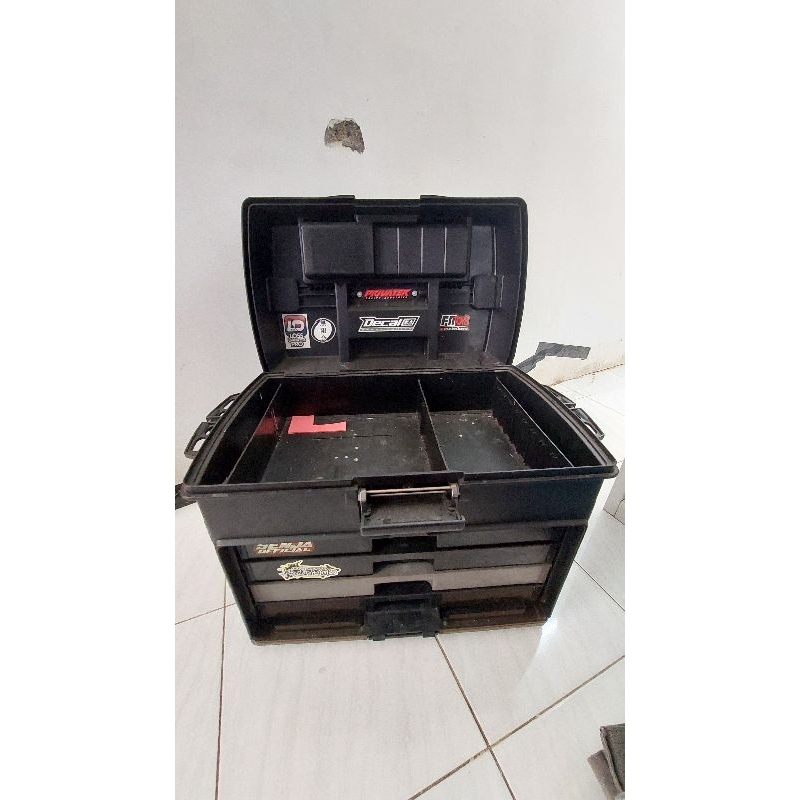 Box Versus 8050