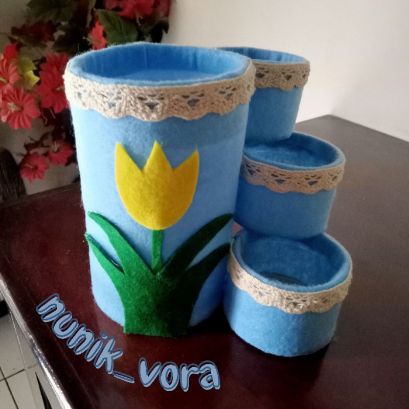 

Tempat Pensil Botol Bekas - Koleksi Biru Bunga Ceria