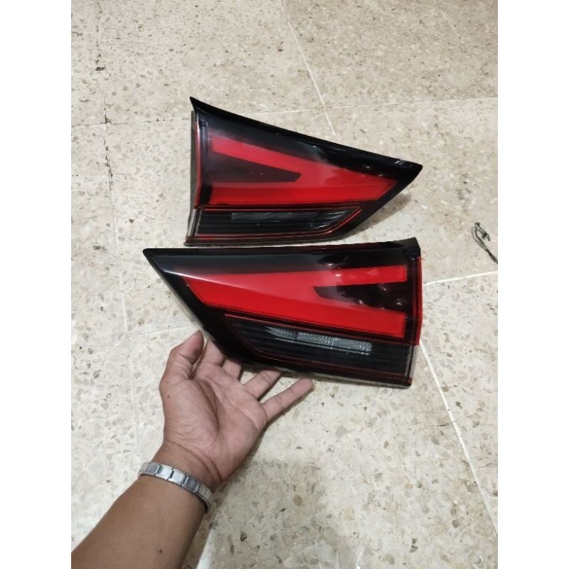 Lampu belakang bagasi Nissan Livina 2023 original