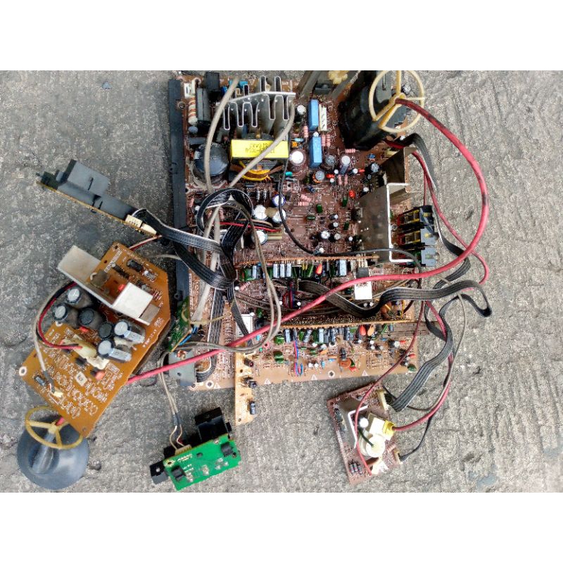 Mesin TV tabung 21inc merk Polytron, gembling