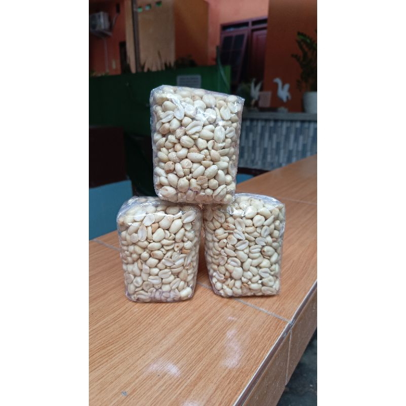 

Paket 3 bungkus kacang kupas mentah 350 gr (kecil)