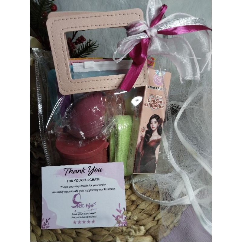

hampers travel kit makeup by MYCLabel