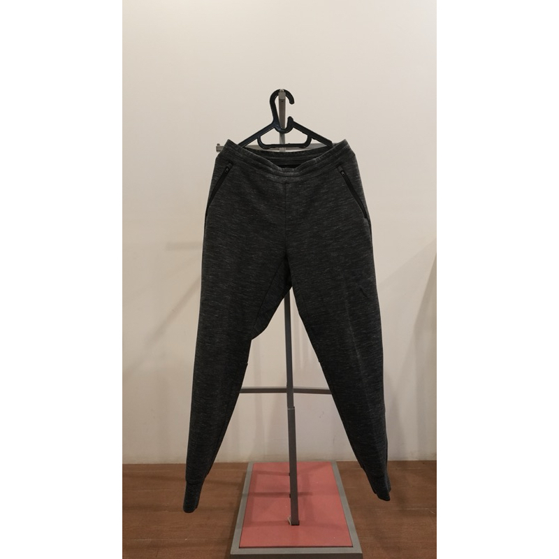 UNIQLO - Jogger Pria Abu Abu