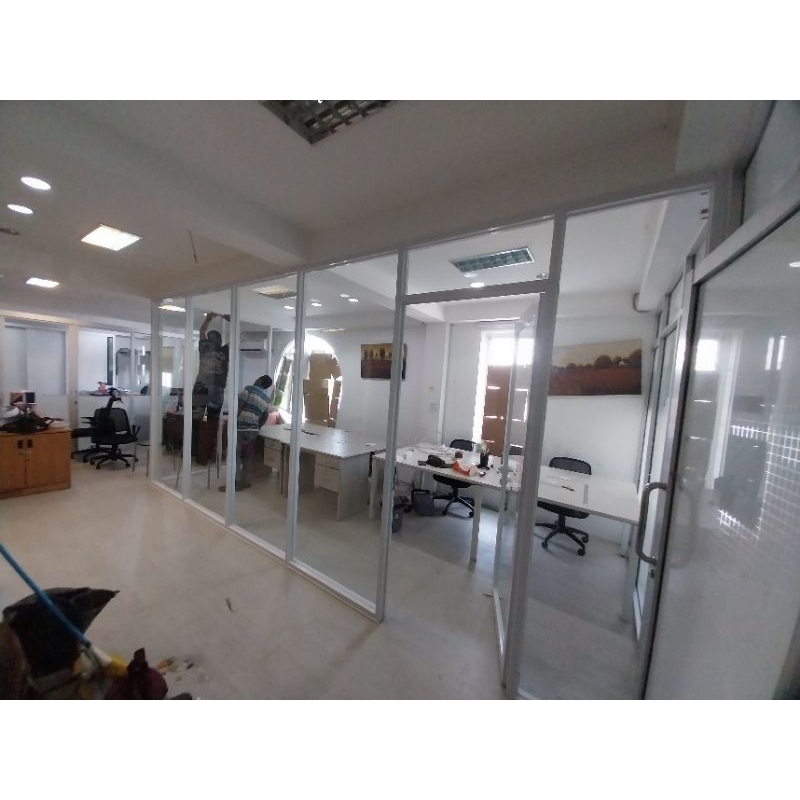 partisi kaca aluminium