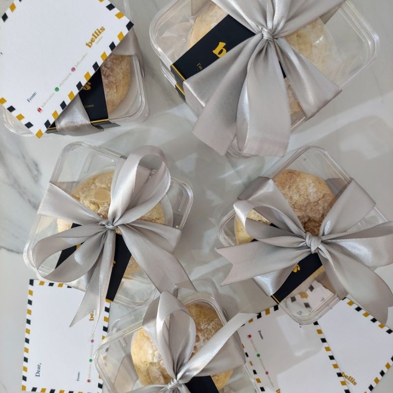 

Extra Ribbon & Gift Card for Noir Black and Snowflake