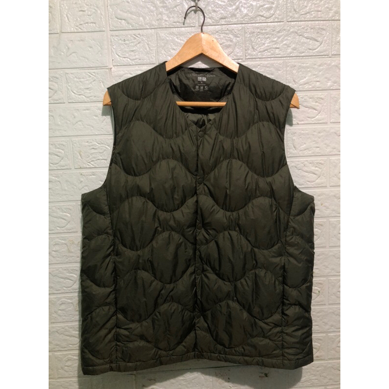 UNIQLO ultralight down vest V neck diamond green1