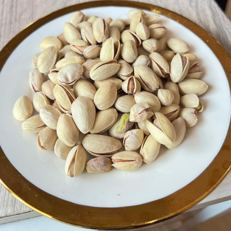 

Kacang Pistachio BELUM DI KUPAS / Kacang Pistachio Fustuk