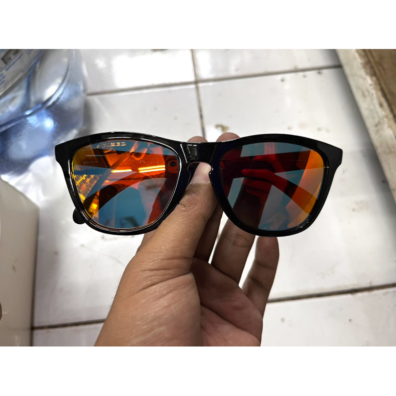 KACAMATA OAKLEY FROGSKIN SERIES VR46 HITAM GLOSY LENSA FIRE second ori