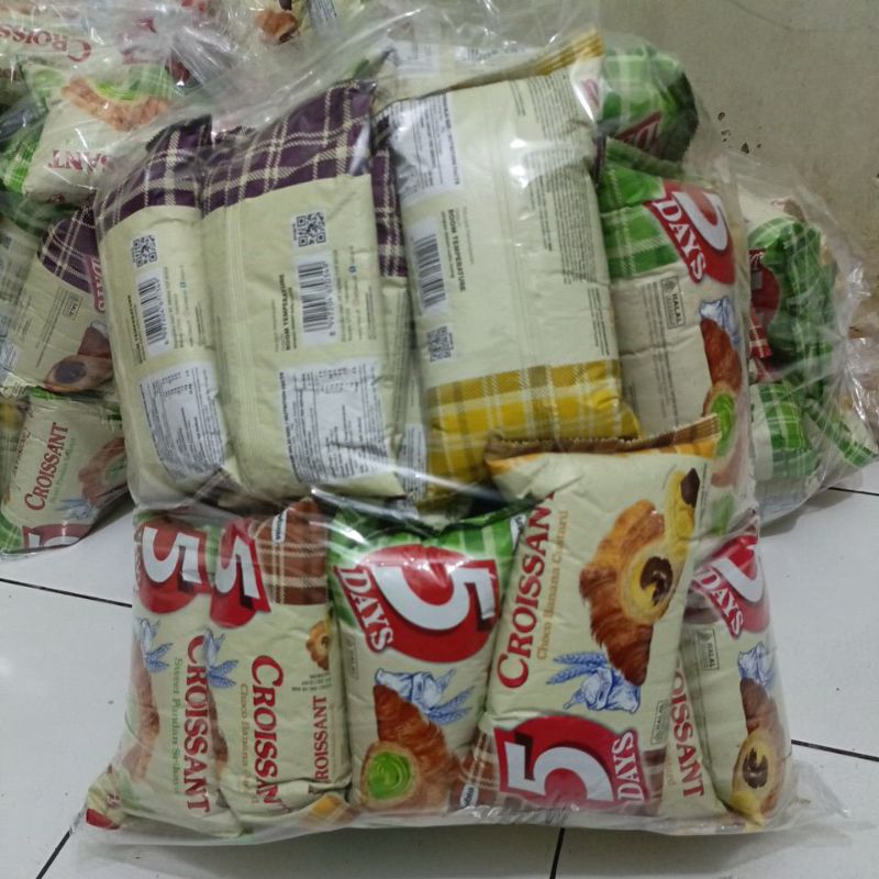 

roti croissant 1 bal isi 40 hanya choco banana