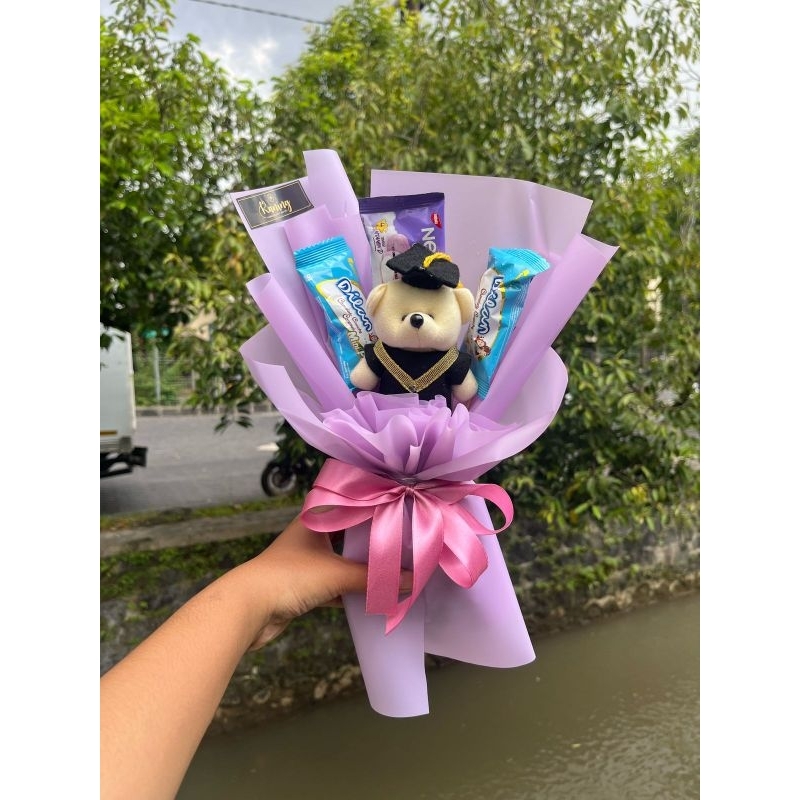 

Buket snack wisuda / buket boneka wisuda / kado wisuda / hadiah sidang ulang tahun