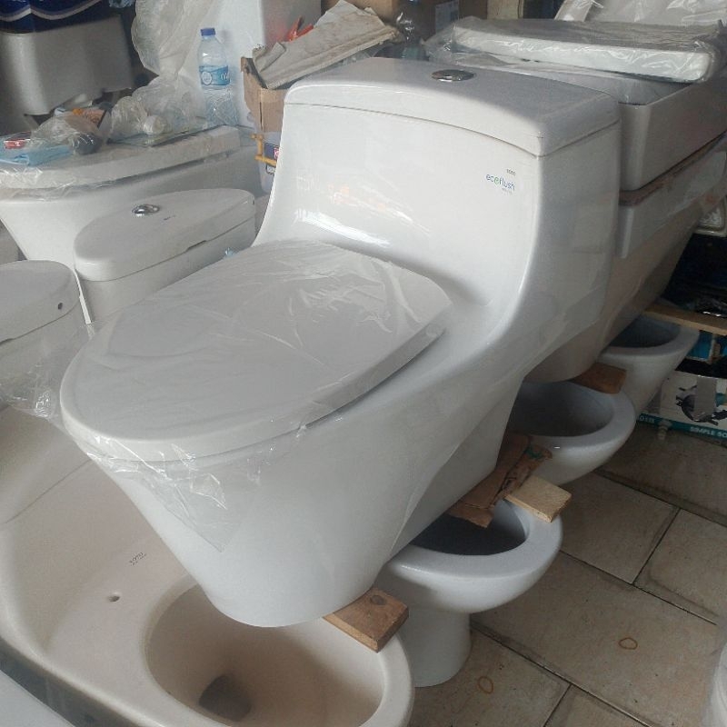 Closet Duduk One Piece TOTO CW823RJ Full Set