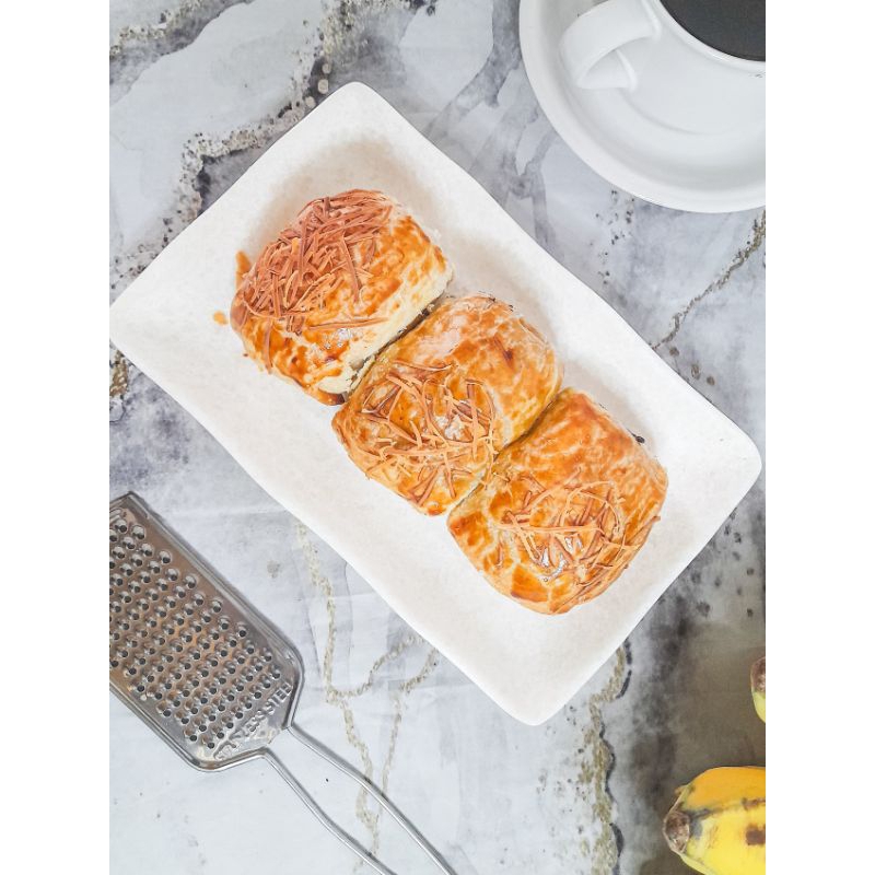 

Kue Bolen Isi Pisang Keju by NM Cake & Pastry