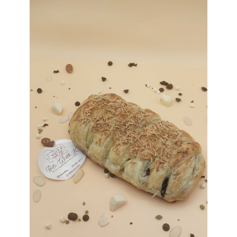 

Banana Chococheese Strudel