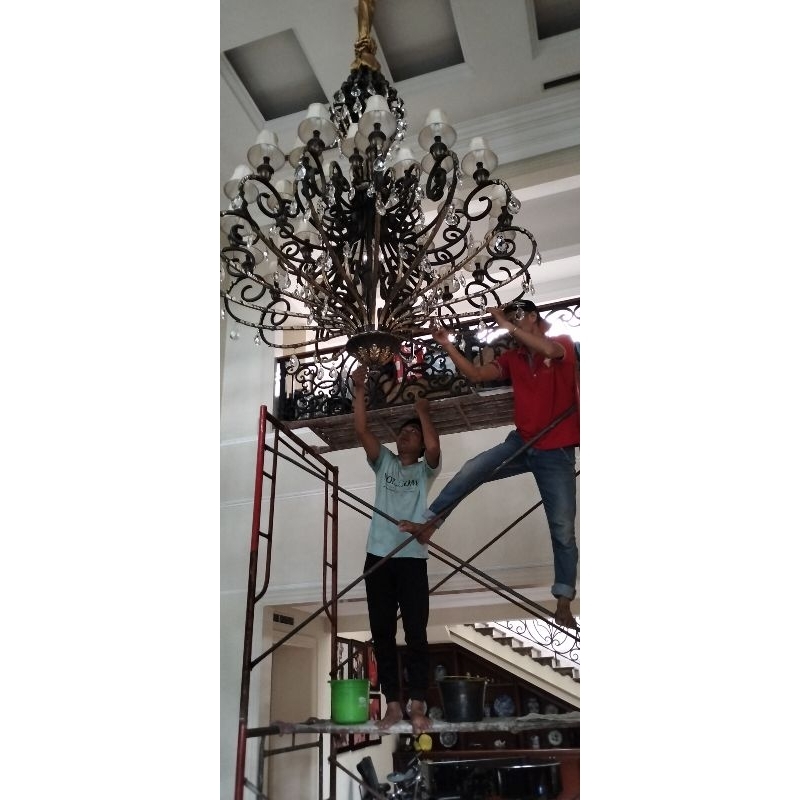 JASA BONGKAR PASANG LAMPU GANTUNG