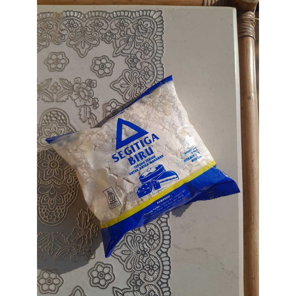 Tepung Terigu Segitiga Biru 500 Gram