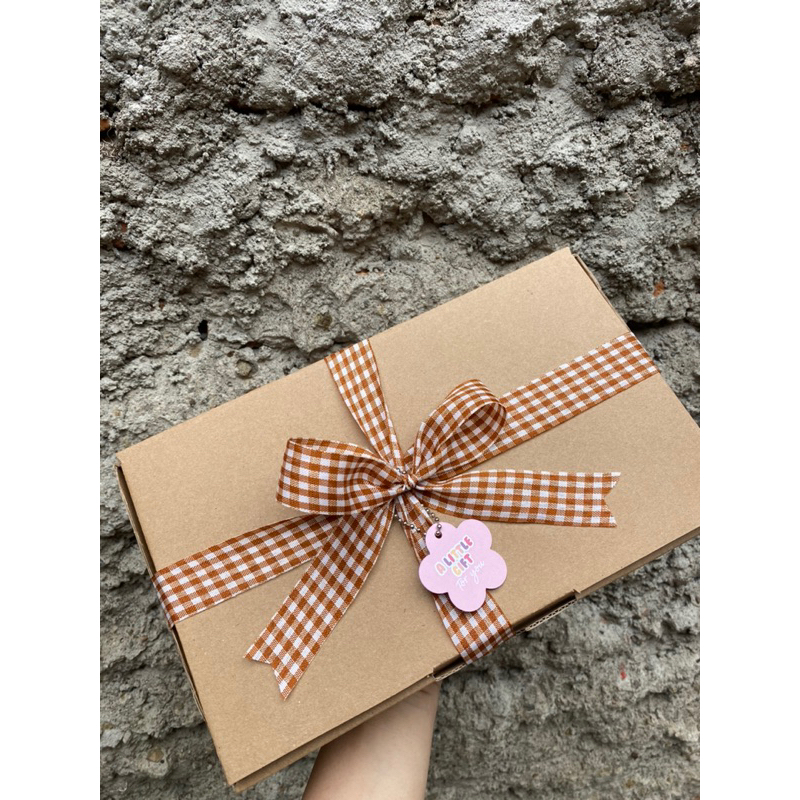 

Snack gift box birthday | gift graduation | gift birthday | gift sempro | hadiah wisuda | hampers