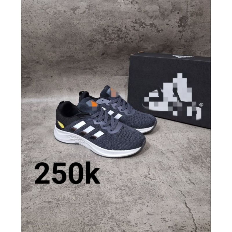 sneakers Hitam garis putih