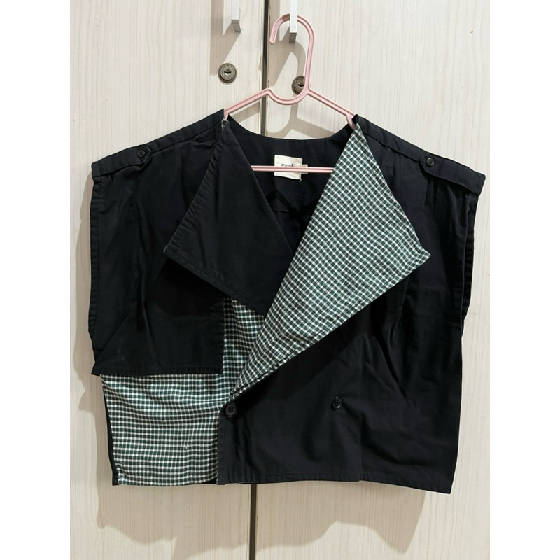 Gaudi - Black Vest