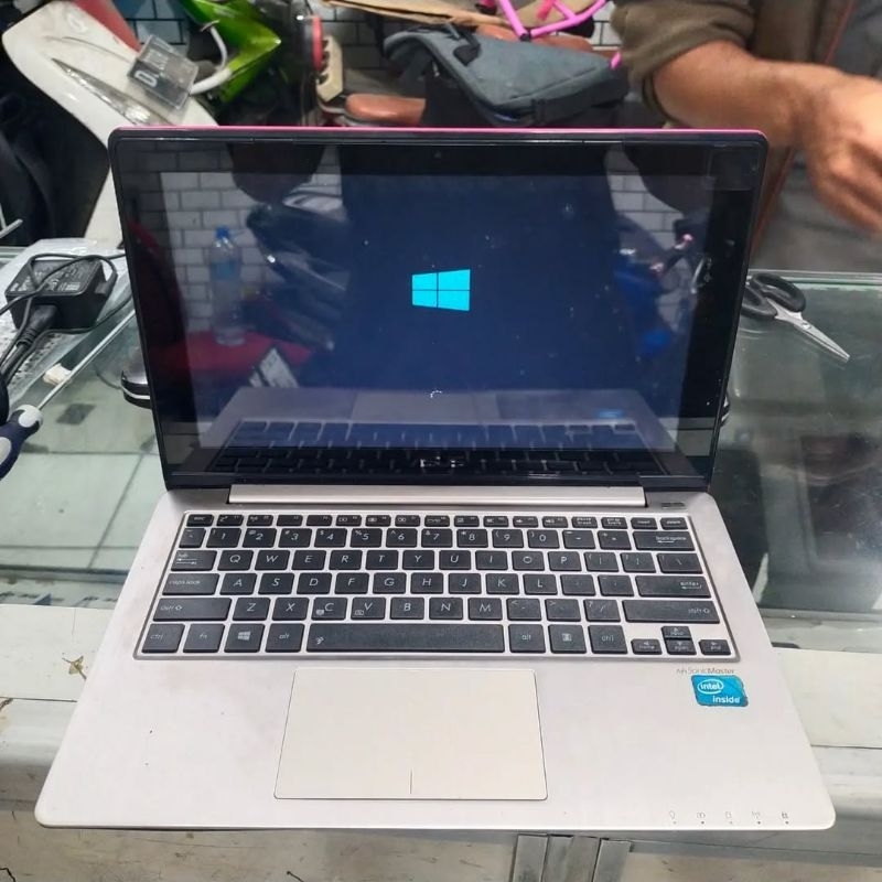 Notebook Asus S200E atau X202EPProcessor intel celeron 847Vga intel hd graphicsCpu 1.10Ghz ~ 2CpusRa