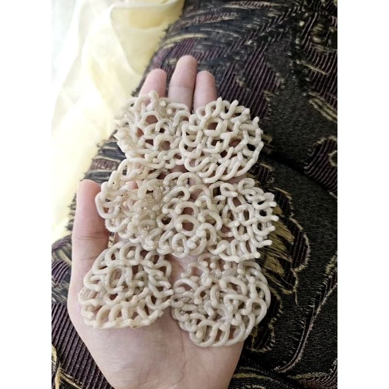 

Kerupuk ikan khas banyuwangi / 5kg / kerupuk ikan bulat kecil/kerupuk gurih dan renyah