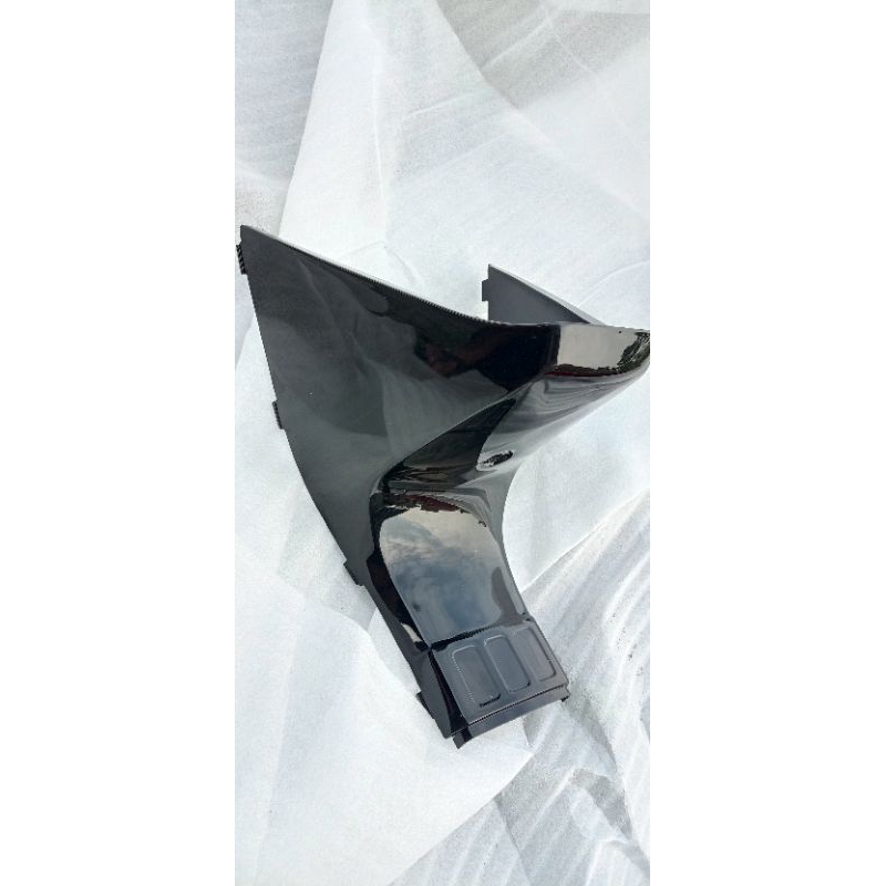 cover center cover bawah jok leksil tengah dek tengah Suzuki crystal Crystal tune original NOS