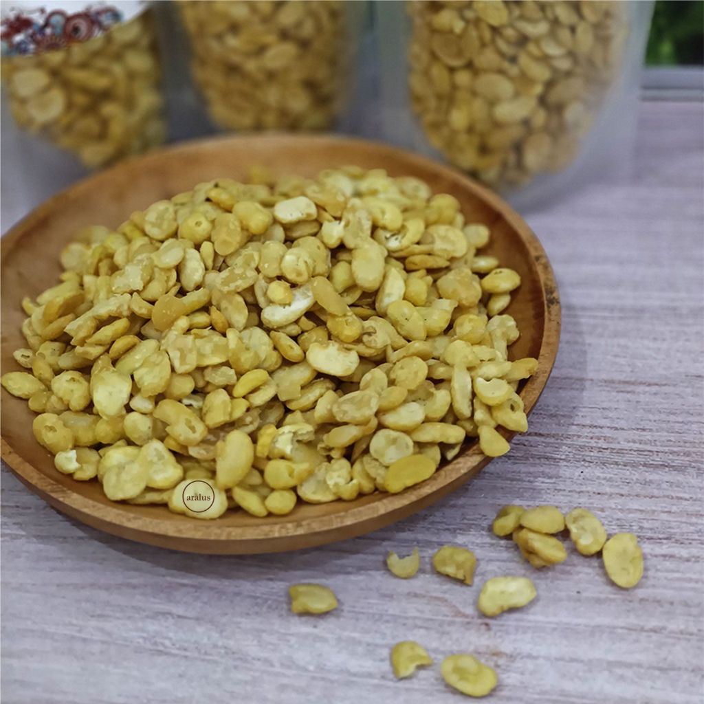 

Aralus - Kacang Koro kupas - Makanan / snack / cemilan - kacang koro asin dan renyah