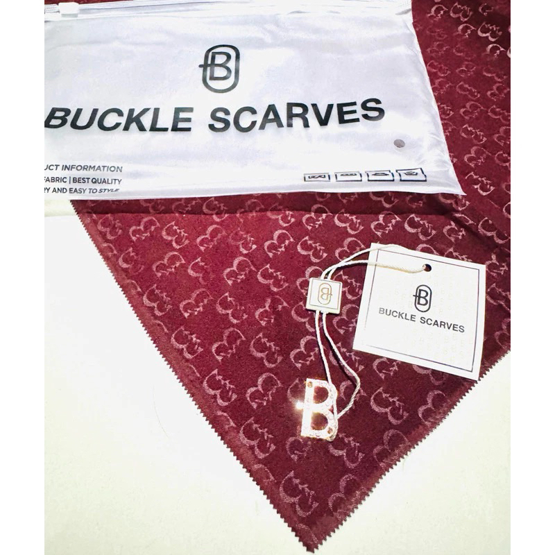 BUCKLE SCARVES MONOGRAM EMBOS