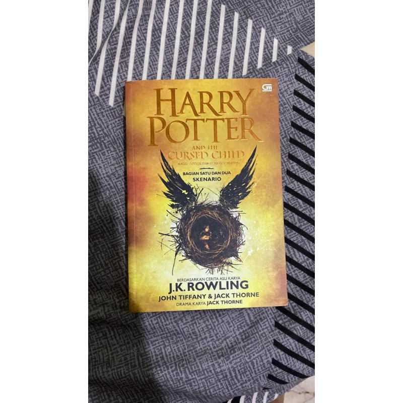 [READY] WTS PRELOVED NOVEL SEALED UNSEALED SHERLOCK WARCROSS LEGENDERY The Invisible Life of Addie L