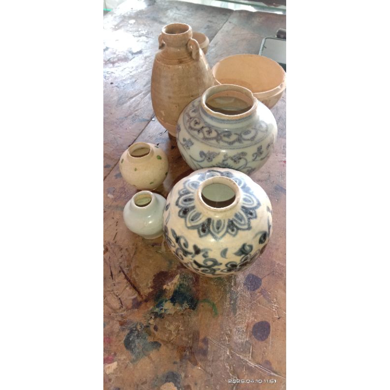 Guci Kuno Antik temuan dalam tanah