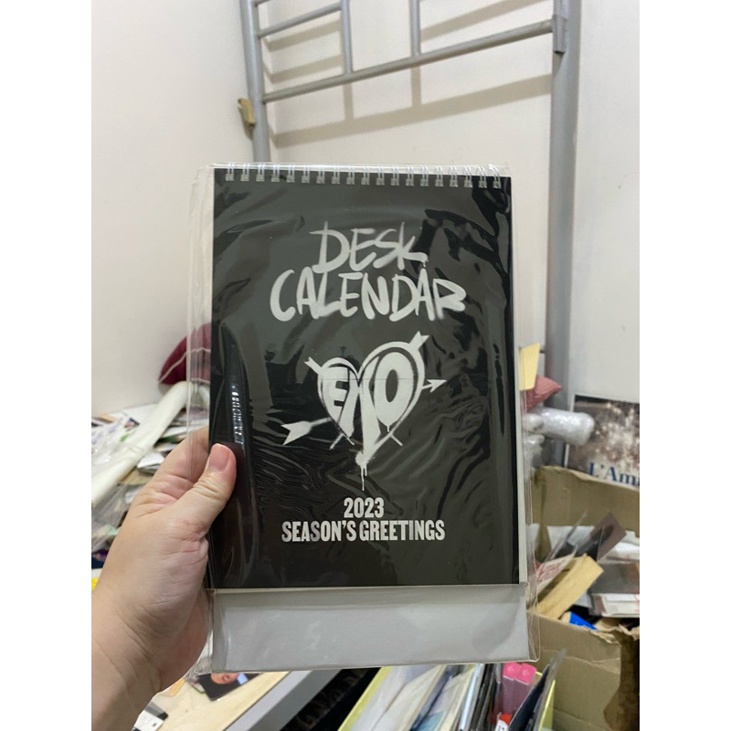 

EXO SEASONS GREETINGS 2023 DESK CALENDAR SEALED (RARE)