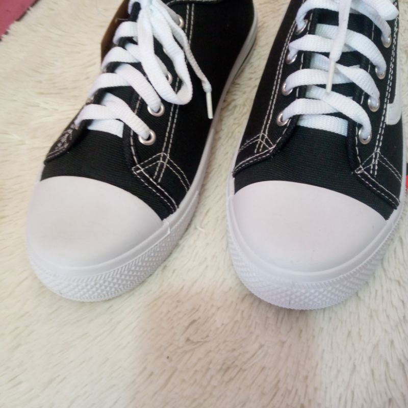 sepatu sekolah SD/SMP NB tali