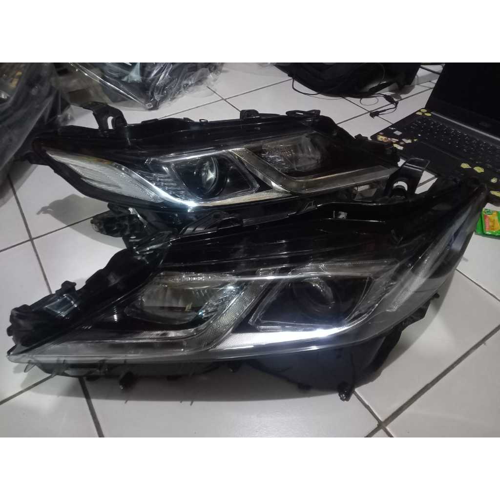 Headlamp Depan Toyota Camry 2019 - 2021