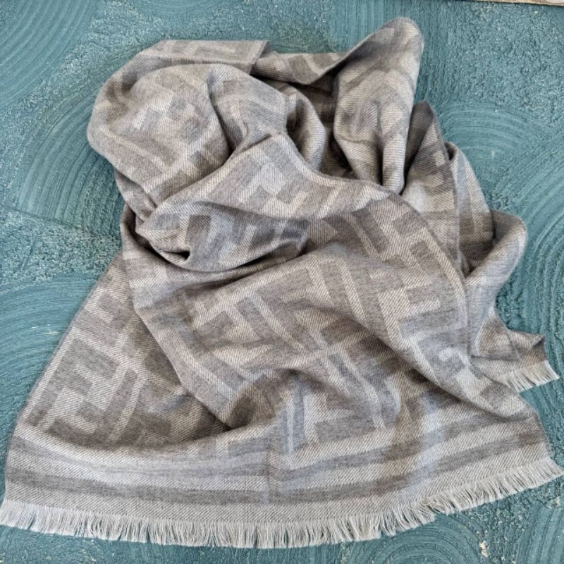 Fendi Scarf / Syawl Grey
48 x 170 cm