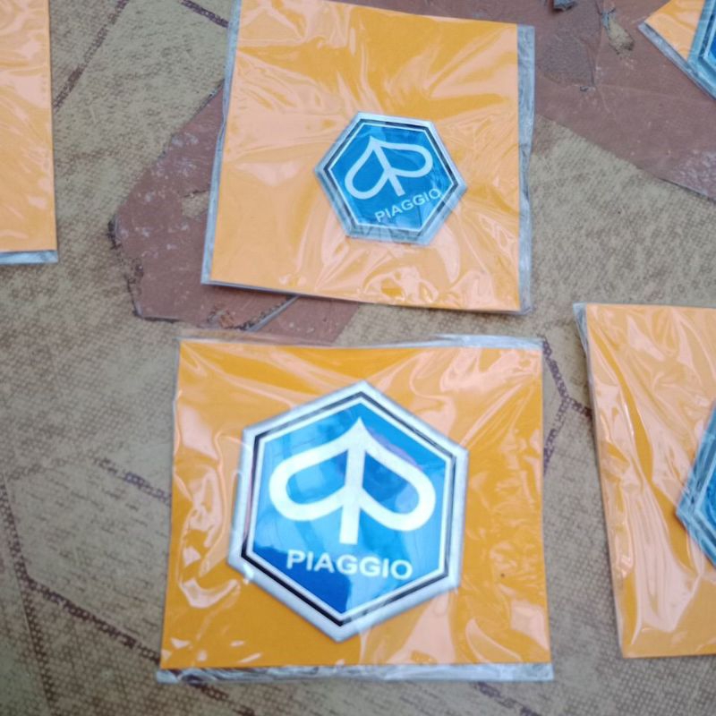 emblem vespa super kualitas ok, bahan plat