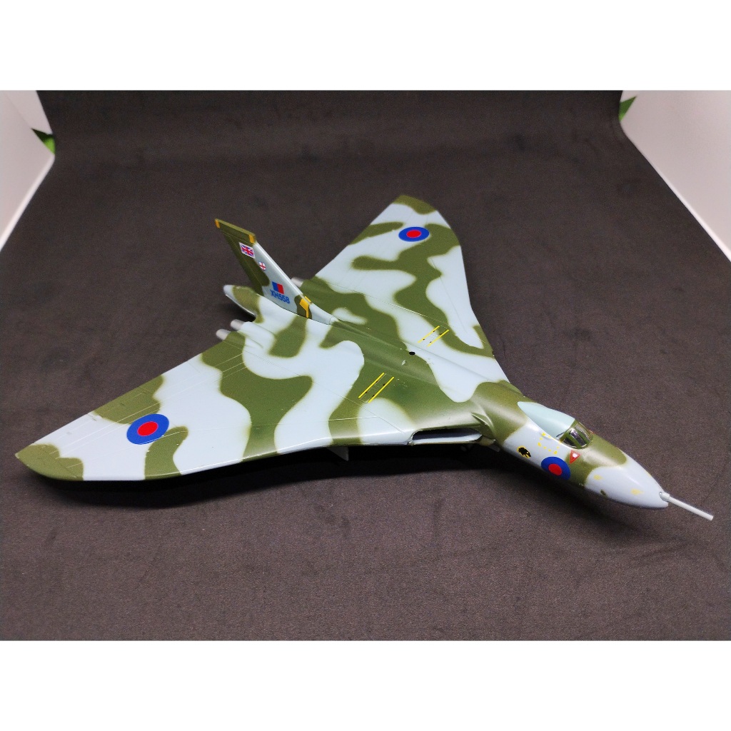 Diecast Pesawat Jet Bomber Inggris RAF Avro Vulcan Skala 144 Cold War