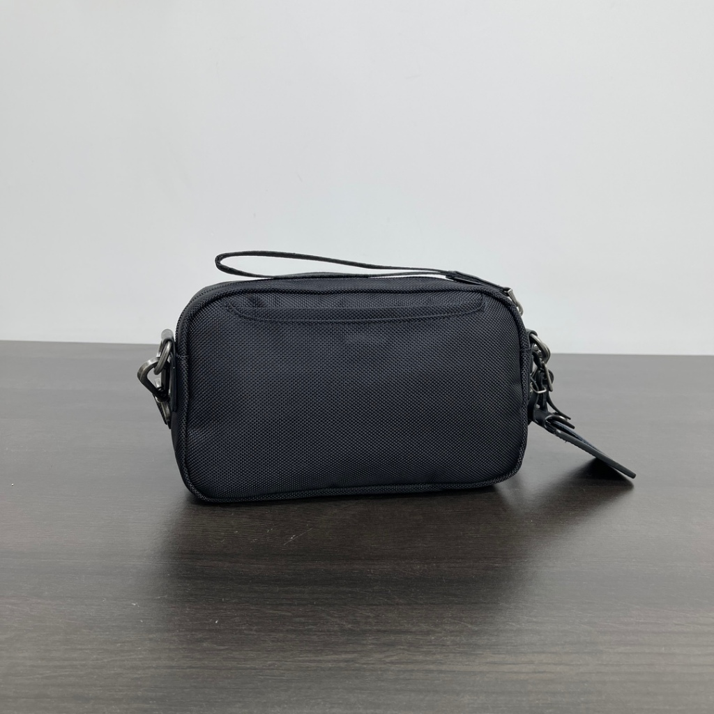 Tas Handbag tumi hinggin 2in clutch sling bag terlaris