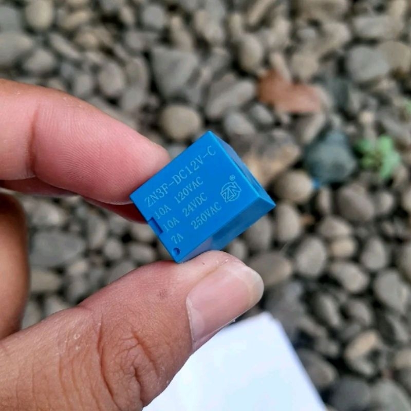 Relay 12 volt DC 5 kaki 5 pin