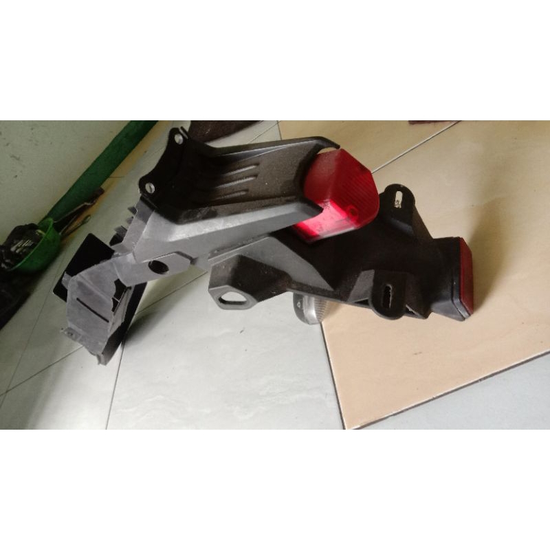 spakbor belakang Yamaha Byson