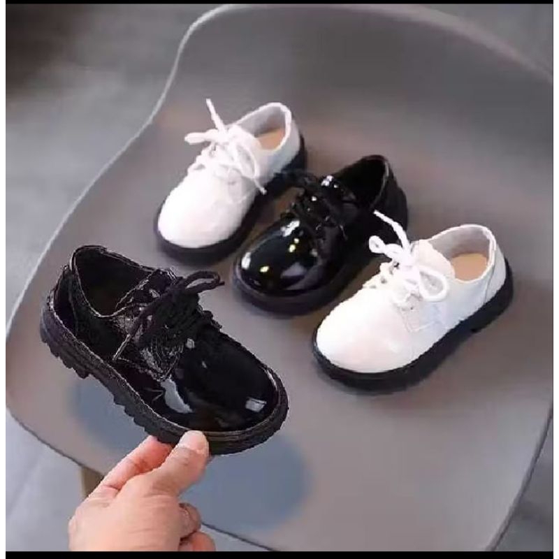 sepatu docmart anak laki laki dan perempuan