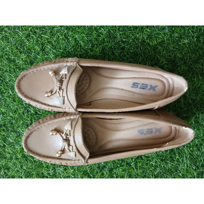preloved sepatu XES