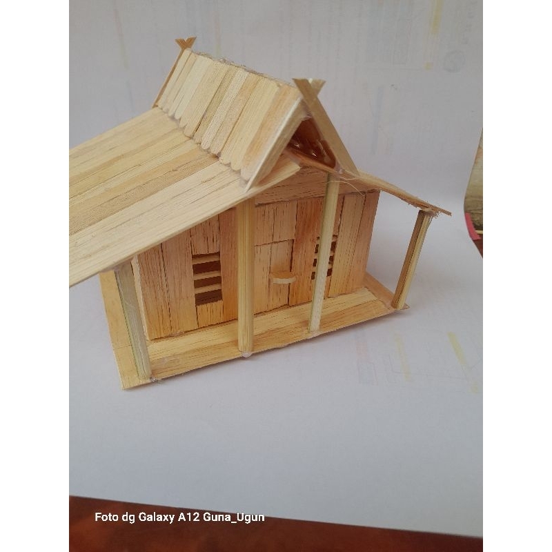 miniatur rumah adat gadang