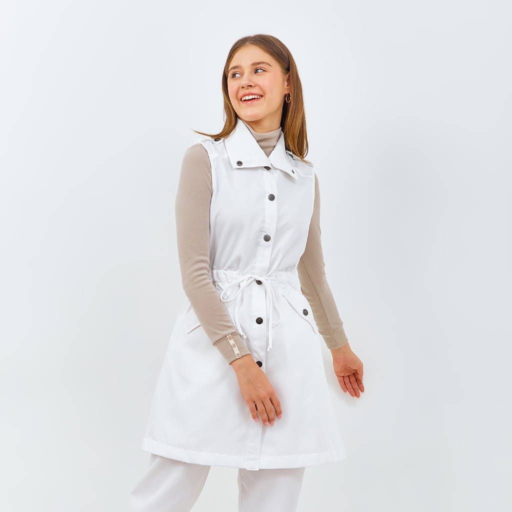 Graphis Metamorph Sleeveless Outer - Off White