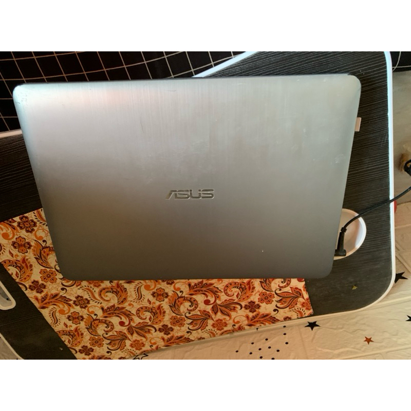 Laptop ASUS bekas