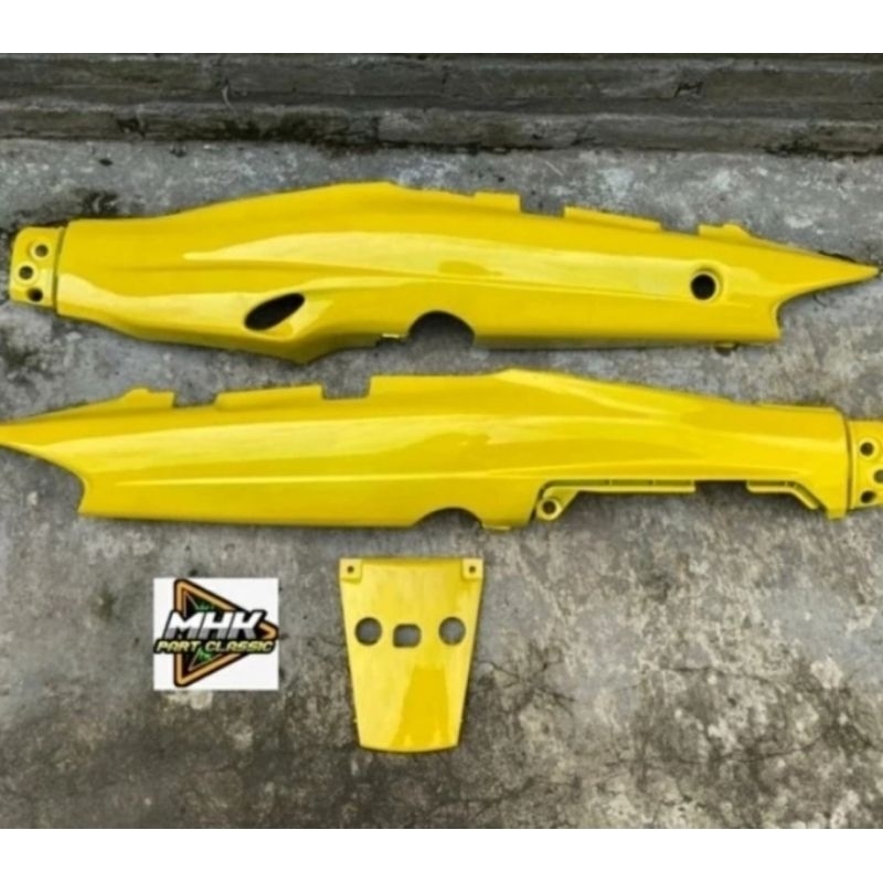 Cover body samping F1ZR